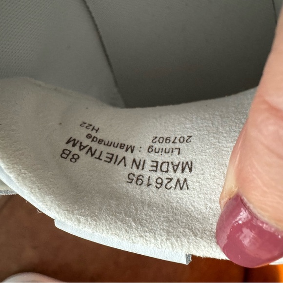 Cole Haan white sneakers size 8 - Picture 2 of 4